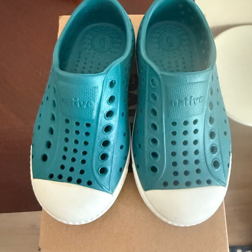 Native Kids Water Shoes - Aqua and White
